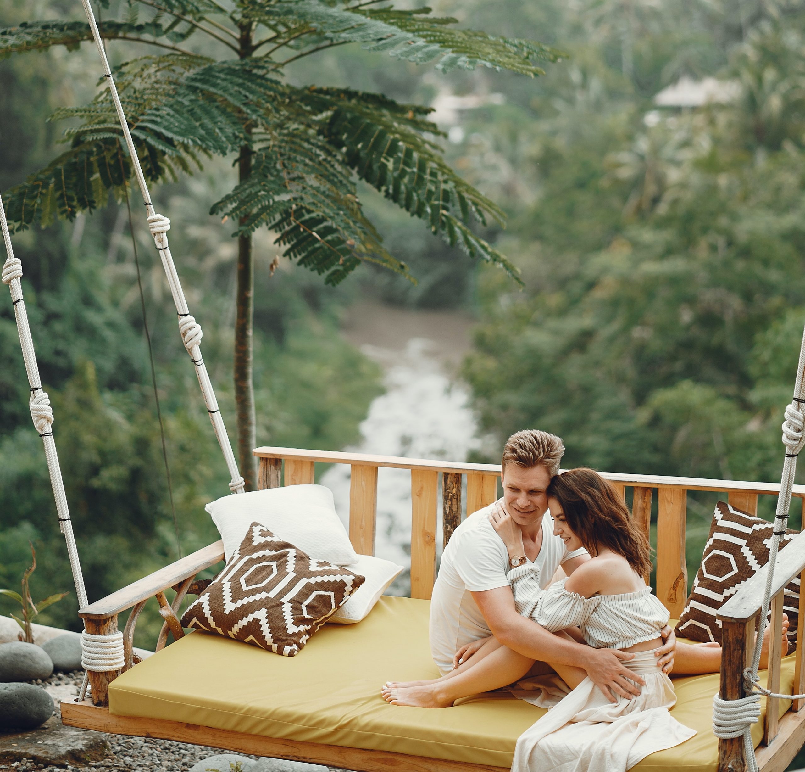 Honeymoon Trip Advice and Selection: Creating Unforgettable Memories